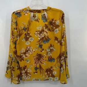 Entro floral blouse Size Medium